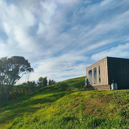 Ngahere Views - Rural Cabin 5 Min Drive To Raglan Township Exterior photo