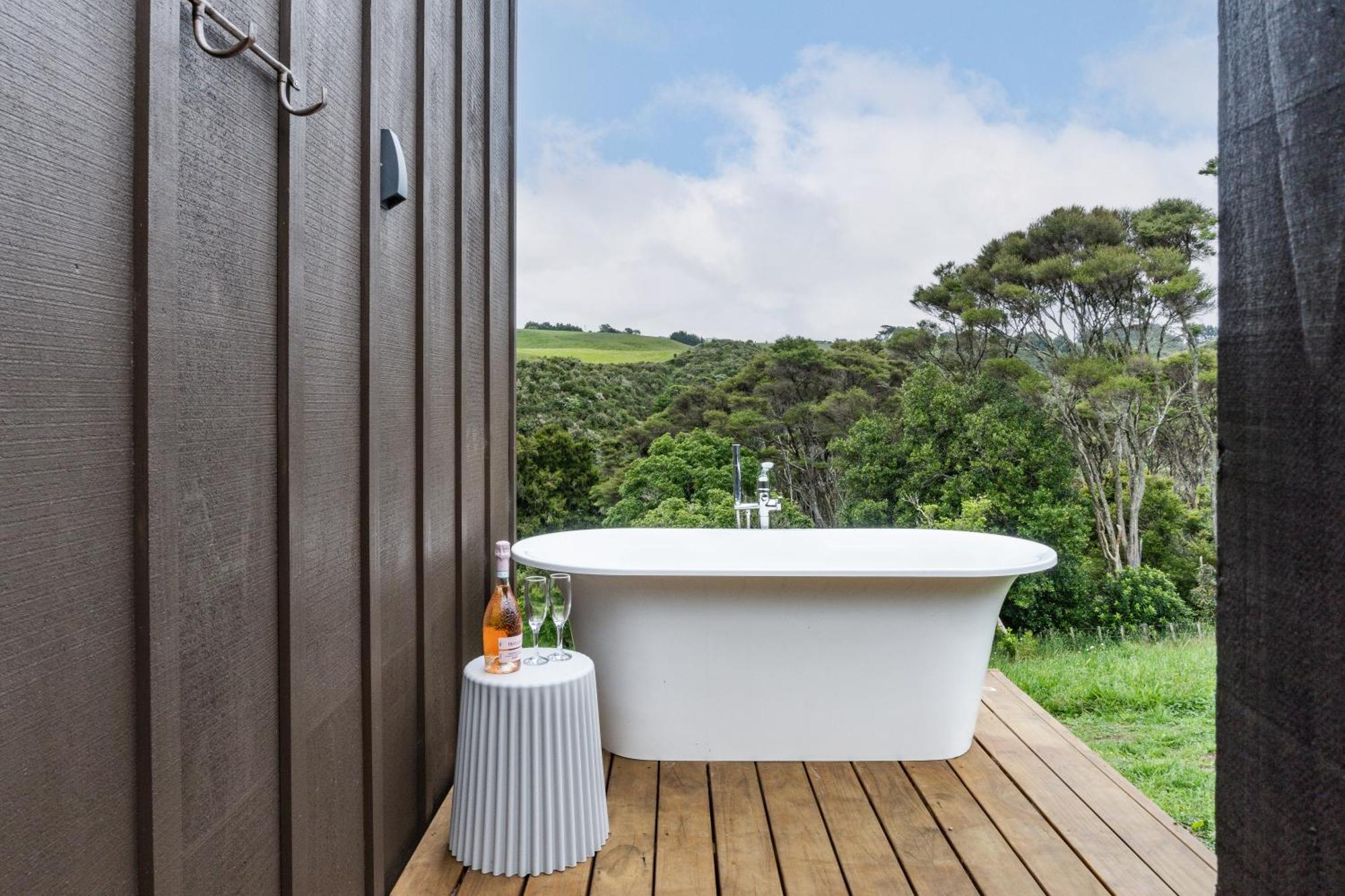 Ngahere Views - Rural Cabin 5 Min Drive To Raglan Township Exterior photo