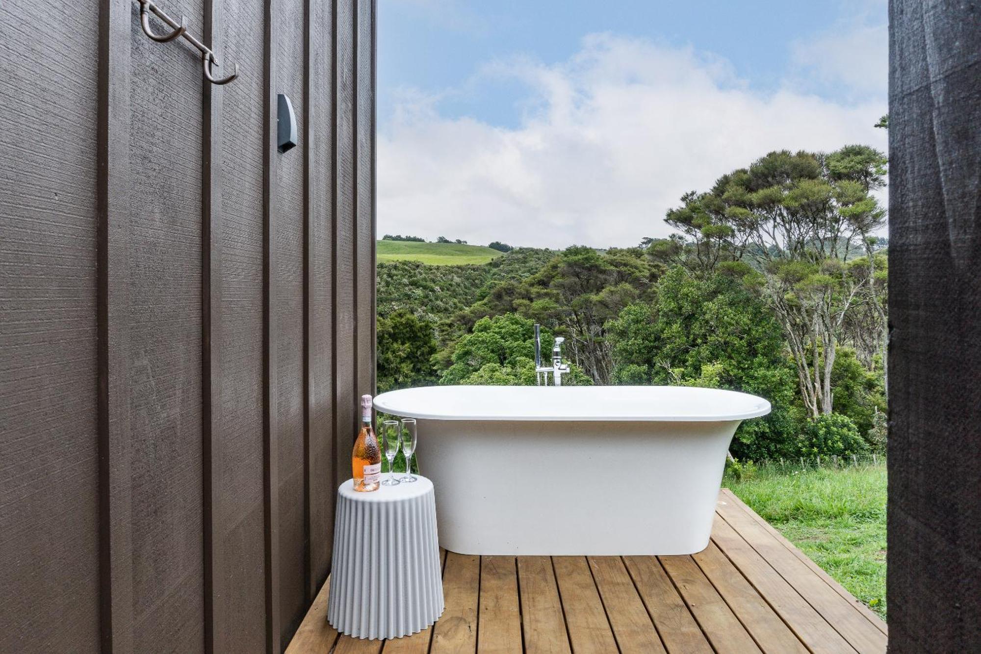 Ngahere Views - Rural Cabin 5 Min Drive To Raglan Township Exterior photo