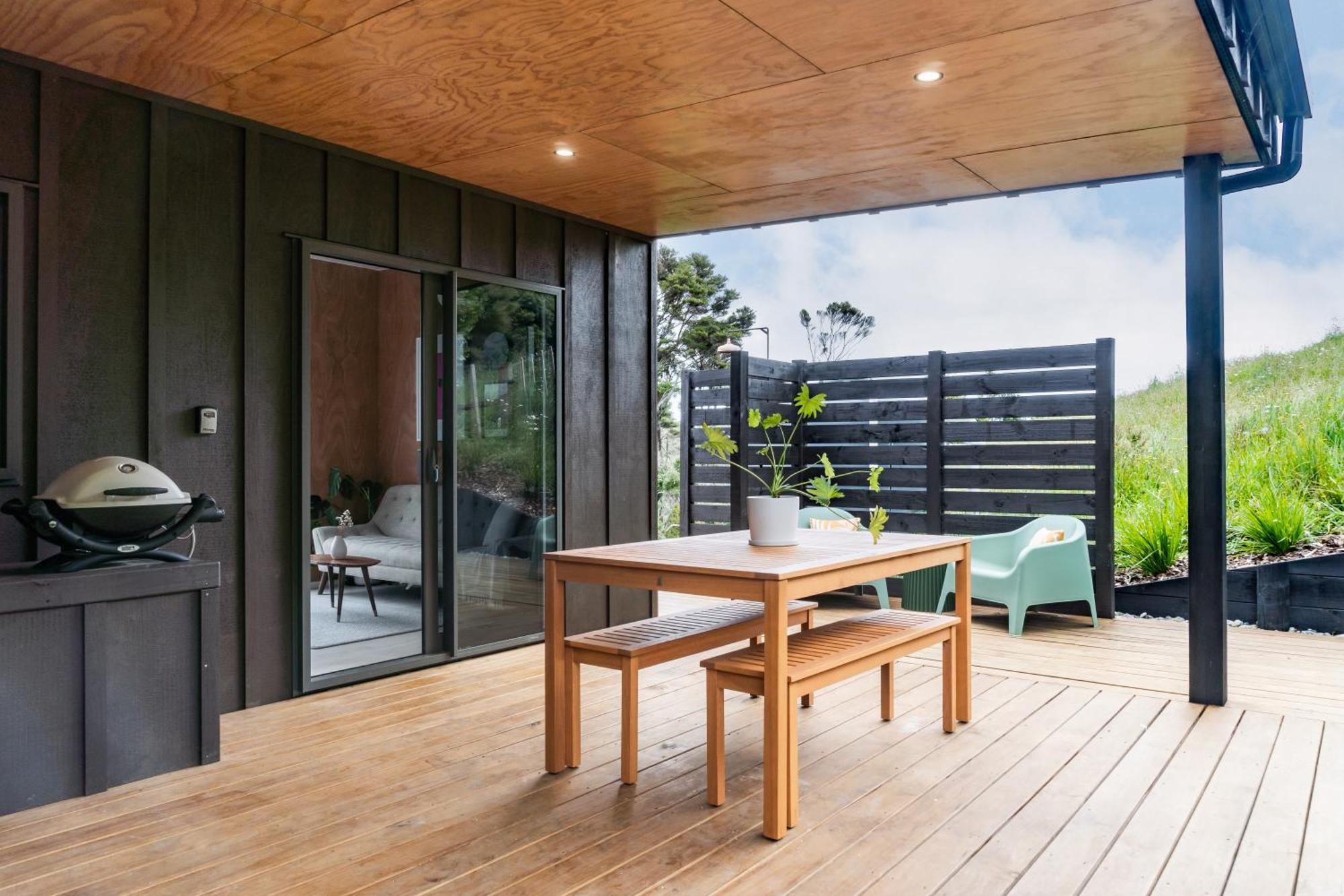 Ngahere Views - Rural Cabin 5 Min Drive To Raglan Township Exterior photo